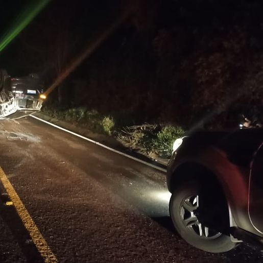 Condutor abandona local após capotamento na SC-161 em Palma Sola