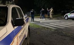 Jovem é baleado no peito em tentativa de homicídio em SMOeste