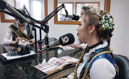 Soberanas da 43ª Oktoberfest divulgam evento em visita na Rádio Oeste