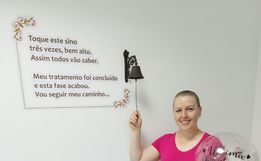 Professora de SMOeste celebra última quimioterapia com mensagem de esperança 