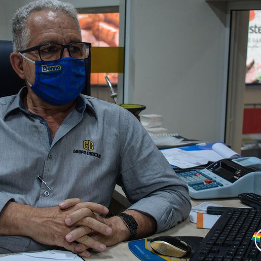 Centenas de pessoas fazem fila por vagas de trabalho no Bonno Atacado e Varejo