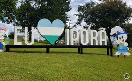 Iporã do Oeste instala ornamentação de Páscoa em pontos da cidade