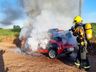 Carro é destruído por incêndio no interior de Tunápolis