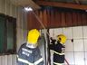 Idoso elimina vespas e causa princípio de incêndio em residência na linha Cristo Rei