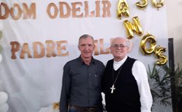 Padre e bispo comemoram 30 anos de sacerdócio