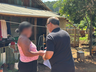 Famílias em áreas de risco recebem orientação sobre programa habitacional em SMO