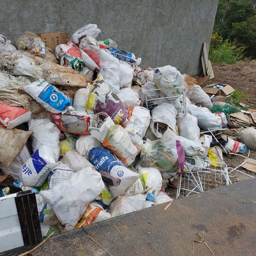 Anchieta realiza coleta de lixo nas comunidades