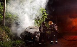 Fusca é destruído por incêndio no interior de Bandeirante
