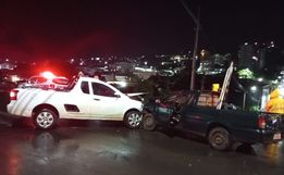 Colisão frontal deixa homem ferido no centro de Palmitos