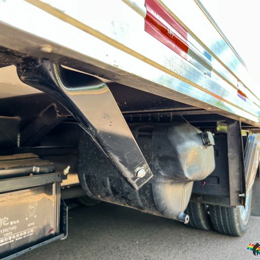 Colisão entre moto e caminhão deixa dois gravemente feridos entre SMOeste e Bandeirante 