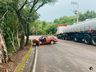 VÍDEO: Carro sai da pista e colide contra árvore na SC 163