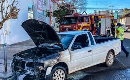 VÍDEO: Saveiro pega fogo no centro de São Miguel do Oeste
