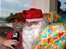 Campanha “Um presente de Natal” reúne crianças para entrega de presentes