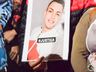 VÍDEO: manifestação pela morte de jovem é marcada por fortes emoções