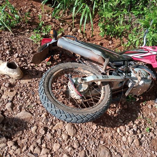 Homem fica ferido em queda de moto no interior de Iporã do Oeste 