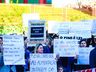 Servidores municipais fazem novo protesto na frente da prefeitura