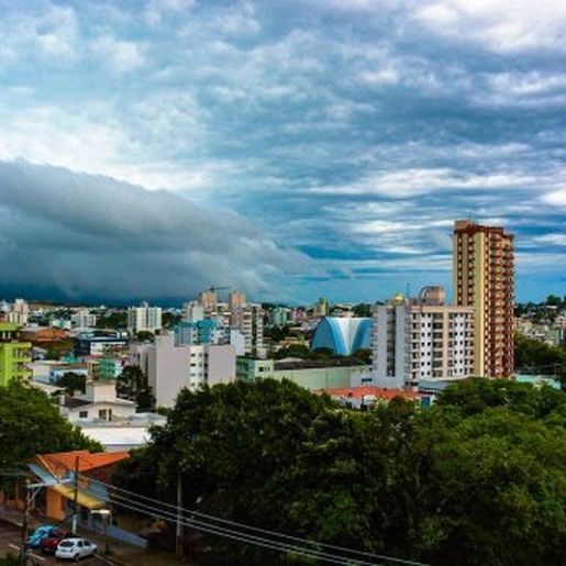 Vórtice ciclônico coloca o Extremo Oeste em risco de temporais