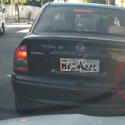 Mulher é agredida e mantida refém em porta-malas de carro