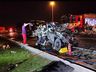 Colisão envolvendo micro-ônibus e caminhoneta deixa pelo menos 3 mortos na BR-282