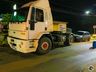 Colisão entre carro e caminhão deixa avenida Willy Barth bloqueada por uma hora 