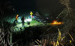 Capotamento deixa quatro feridos na SC-492, em Bandeirante