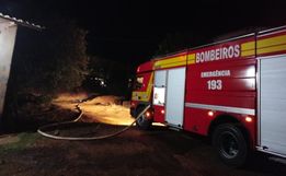 Incêndio atinge indústria madeireira em Palma Sola