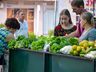 Feirantes iniciam comercialização de produtos na Área coberta da Praça Central 