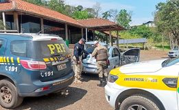 Carro de São José do Cedro é apreendido com contrabando de pesticida 