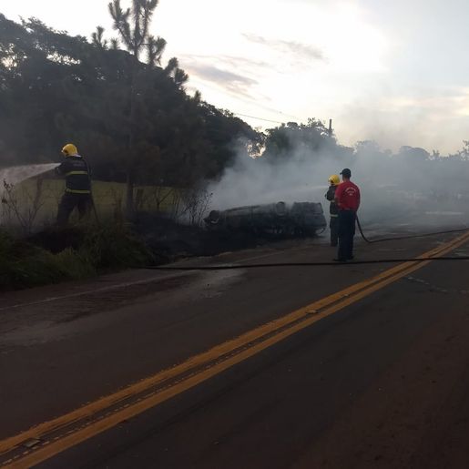 Veículo pega fogo e motorista sofre ferimentos graves em acidente na SC-163