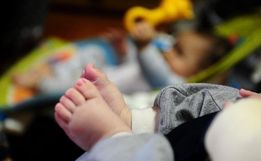 Bebê de sete meses é a mais jovem a morrer por Covid-19 em Joinville