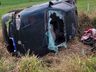 Caroneira fica presa às ferragens em capotamento na BR-163