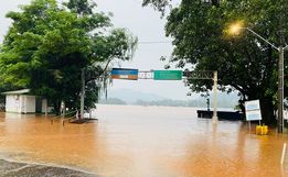 Nível do Rio Uruguai ultrapassa 11 metros em Itapiranga; Travessia de balsa está suspensa