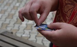 Comércio começa distribuir raspadinhas da Campanha Comprou Ganhou 