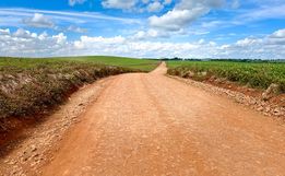 Administração Municipal terceiriza obras na linha Agroísa