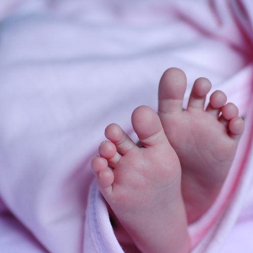 MP pede investigação de morte de bebê que teria se mexido durante velório em SC