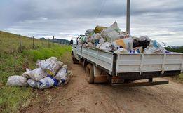 Anchieta realiza coleta de lixo nas comunidades