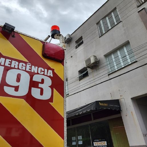 Bombeiros controlam princípio de incêndio em apartamento em Itapiranga