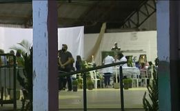 Velório de vítimas de atentado em creche de Saudades reúne amigos e familiares