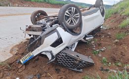 Motorista perde o controle e capota carro na SC-305, em Campo Erê