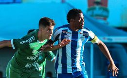 Com gol no fim, Chapecoense perde para o Avaí na Ressacada