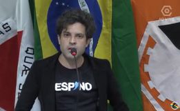 Vereador se exalta durante discurso, passa mal e desmaia; veja o vídeo