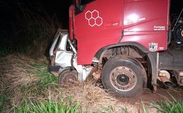 Menino de 14 anos pega carro escondido dos pais e morre em colisão frontal no MT