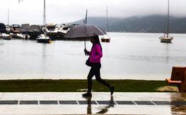  Ciclone traz temporais, ventos de até 90 km/h e risco de alagamentos em SC