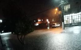 Forte chuva volta a causar transtornos com alagamentos