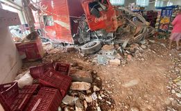 VÍDEO: Caminhão invade supermercado e deixa 7 feridos em Minas Gerais