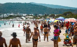 Praia de Jurerê Internacional está totalmente própria para banho