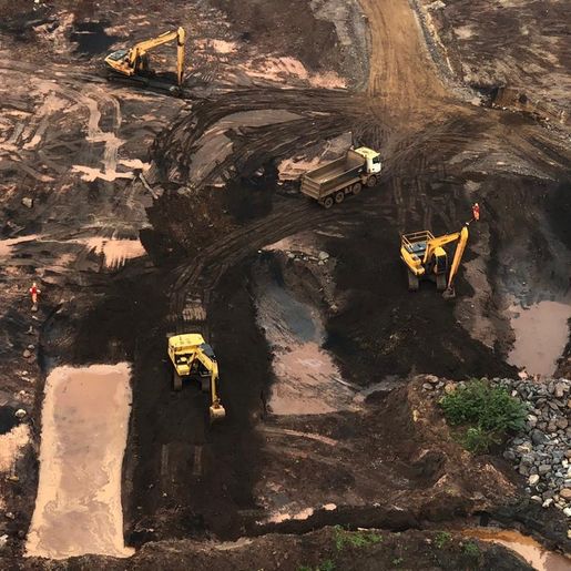 Bombeiros retomam buscas por desaparecidos em Brumadinho