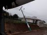 Galpão tem metade do telhado arrancado pelos fortes ventos em propriedade de Iporã do Oeste