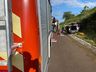 Condutor desvia de animal, sai da pista e se choca em pedras na BR-282