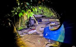 Carro cai em rio e deixa homem ferido em Descanso